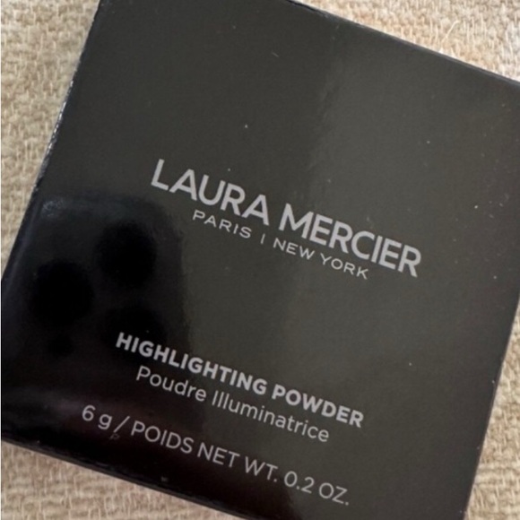 Laura Mercier Highlighting Powder - Black Case - Picture 1 of 2